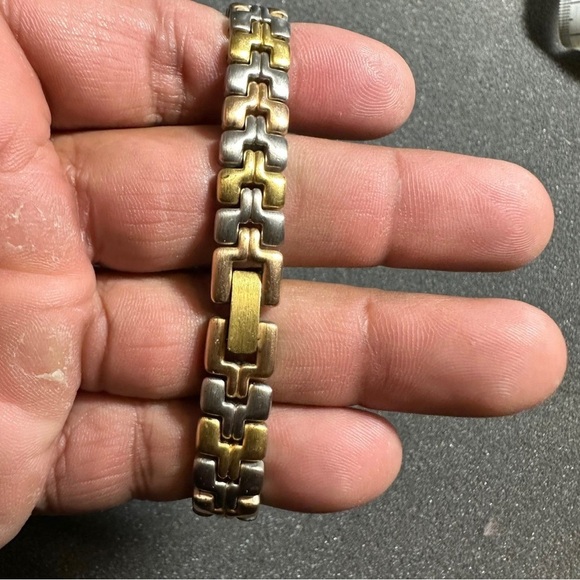 Anne Klein II Vintage Silver Gold Tone Ladies Quartz Watch Round Dial Working - Picture 9 of 10